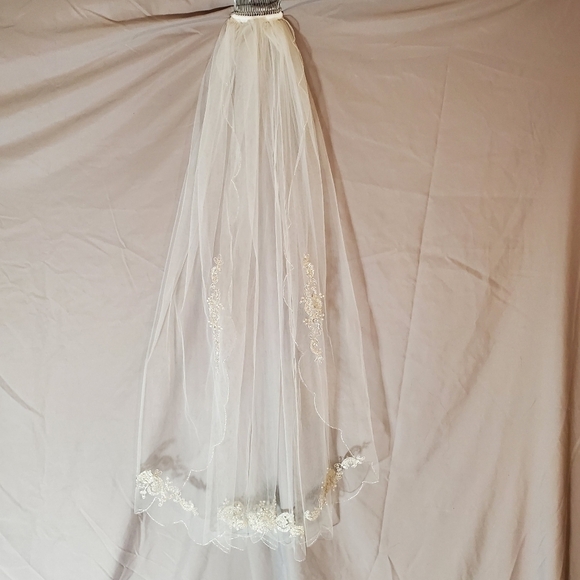 David's Bridal Empire Waist A-Line Wedding Dress - Picture 12 of 16